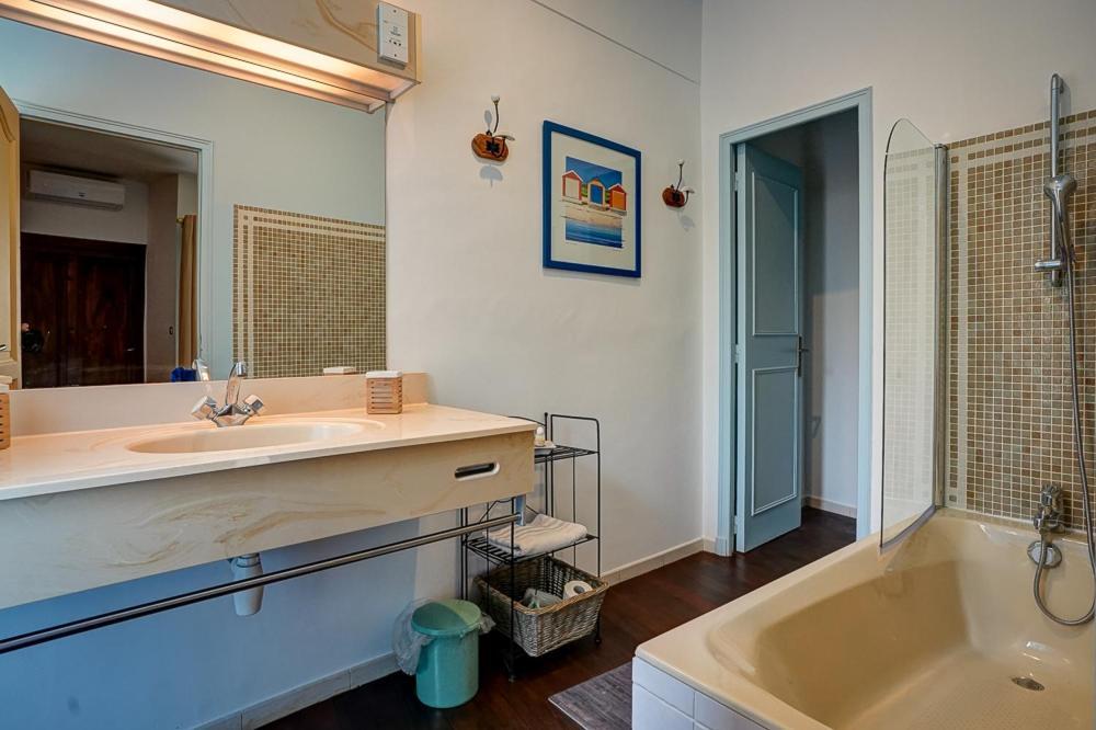 La Chaumiere, Demeure D'Hotes Lauris Exterior foto